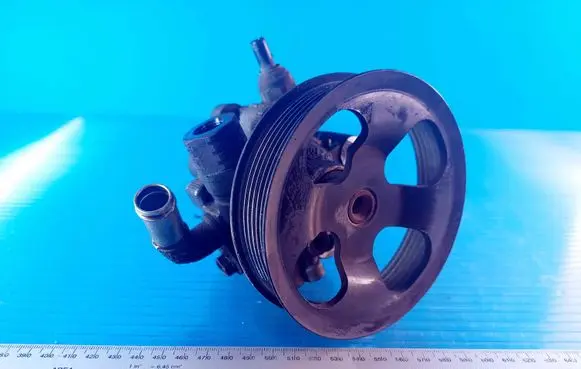 Toyota Avensis T220 Power steering pump