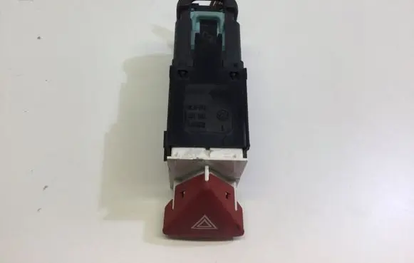 Volkswagen PASSAT B6 Hazard light switch 3C0953509A