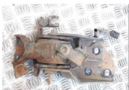 Mazda Premacy Engine mounting bracket