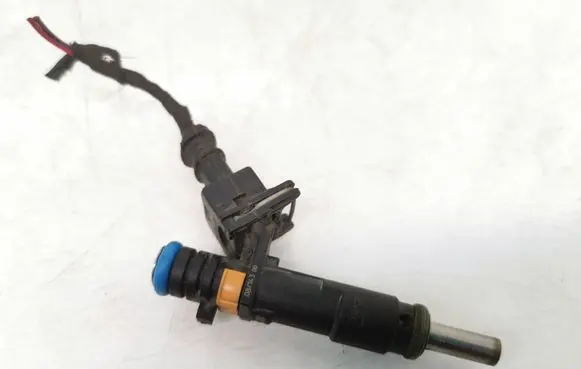 Opel Zafira B Fuel injector 55353806 8184c07244 0814300
