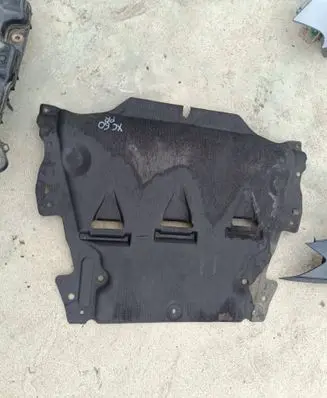 Volvo XC60 Engine splash shield/under tray