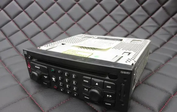 Radio/CD/DVD/GPS head unit