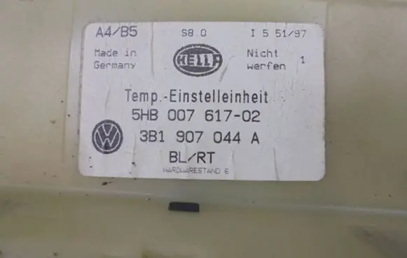 Volkswagen PASSAT B5 Air conditioning/heating control unit 3B1907044A