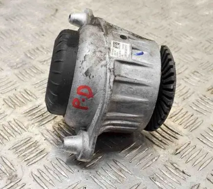 Mercedes-Benz C W205 Engine mount bracket A2052406517