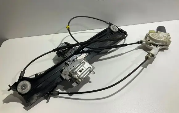 Mercedes-Benz CLK A209 C209 Front door window regulator with motor A2308201042 2308201042