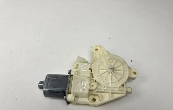Mercedes-Benz C W204 Front door window regulator motor A2048200242