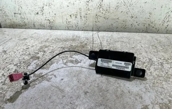 Dodge Challenger Antenna control unit P68186558AA 51978615201 15201