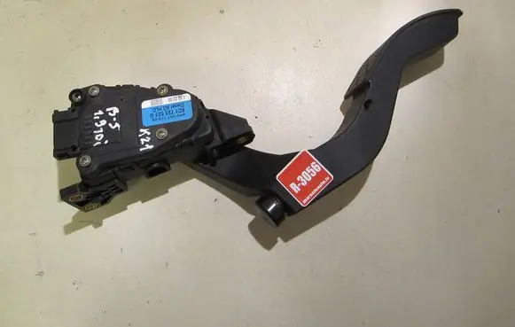 Volkswagen PASSAT B5 Accelerator throttle pedal 8D1723523G 6PV00777006