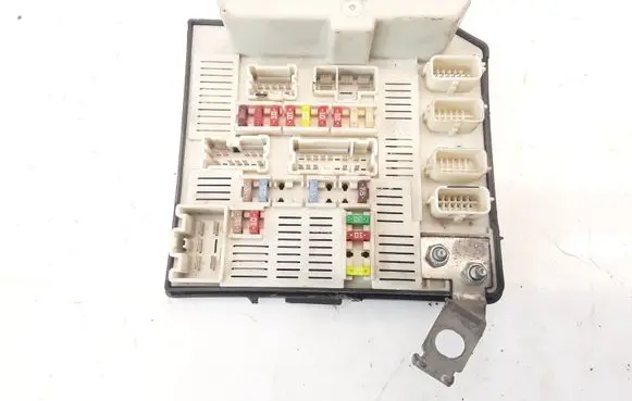 Renault Megane II Fuse module 519158075 7190301005