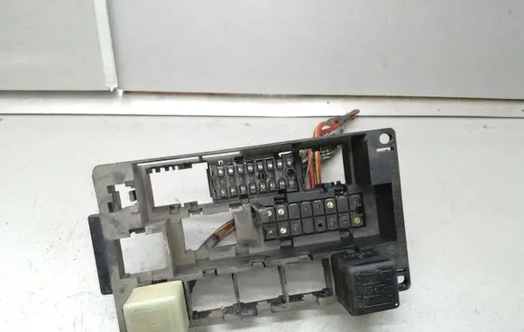 Mercedes-Benz E W124 Fuse module 1245450140