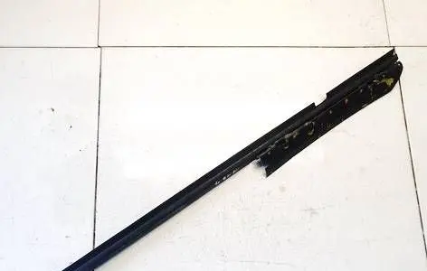 Opel Astra H Front door glass trim molding 316324987