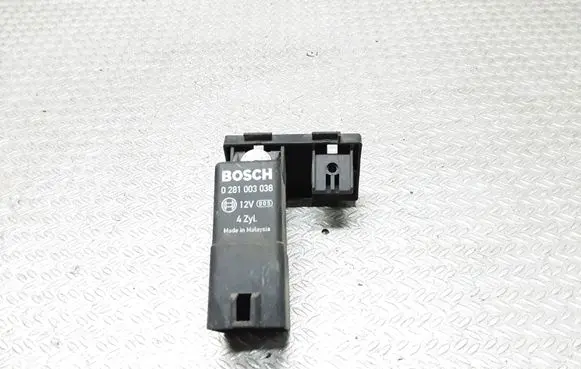 Volkswagen Golf V Glow plug pre-heat relay 038907281D 0281003038
