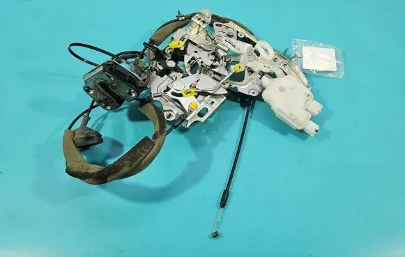 Renault Master III Rear door lock 8200766634L IMPRK1531162
