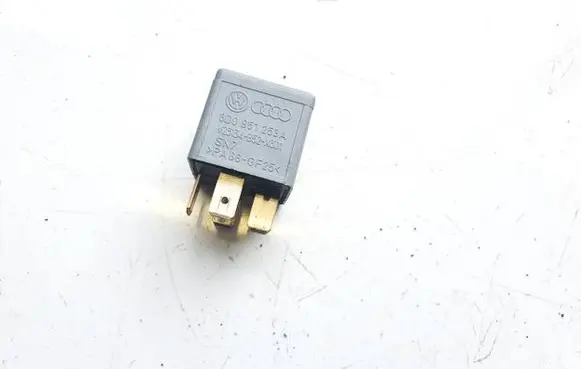 Volkswagen PASSAT B5.5 Other relay 8d0951253a