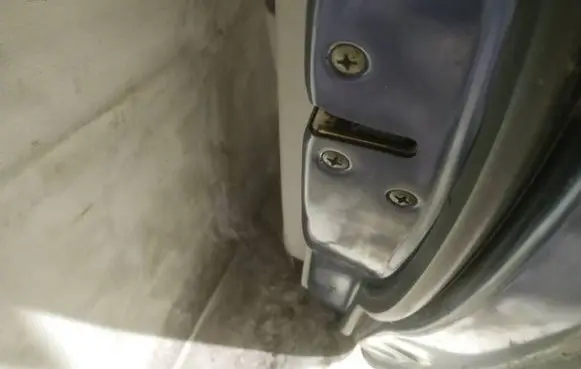 Mitsubishi Grandis Rear door lock