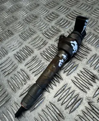 BMW 5 F10 F11 Fuel injector 0445110478 7810702