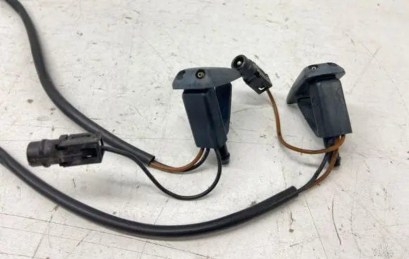Mercedes-Benz E W124 Windshield washer spray nozzle A1248600047 1248600047 A1248600247