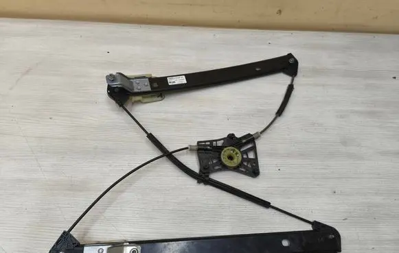 Audi Q2 - Front door window regulator with motor 81A837461
