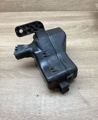 Toyota Avensis T250 Fuse module 9008087030