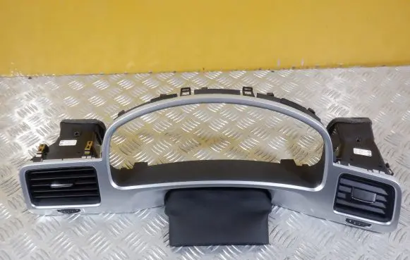 Volkswagen Touareg II Dashboard trim 7P1857221 6709401