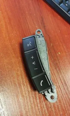 Steering wheel buttons/switches
