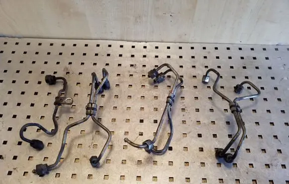 Volvo XC60 Fuel injector supply line/pipe 