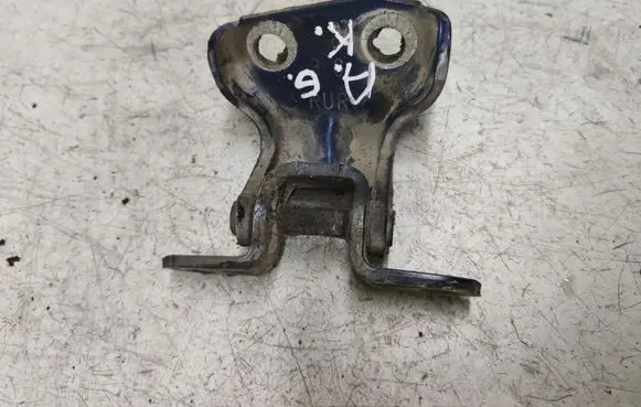 Ford Maverick Rear door lower hinge