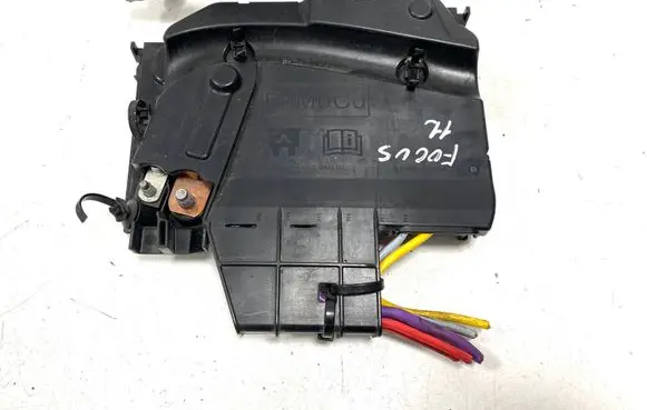 Ford Focus Fuse module AV6T14A067BB AV6T14A067 18023