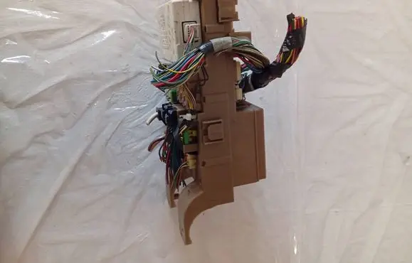 Toyota Corolla E120 E130 Fuse module MB2323008511