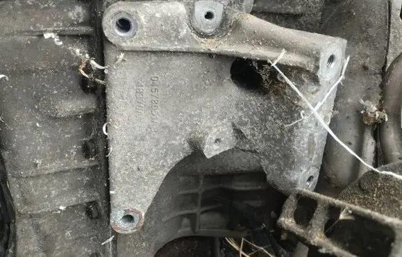 Chrysler 300 - 300C Engine mount bracket 04578051AB 483704