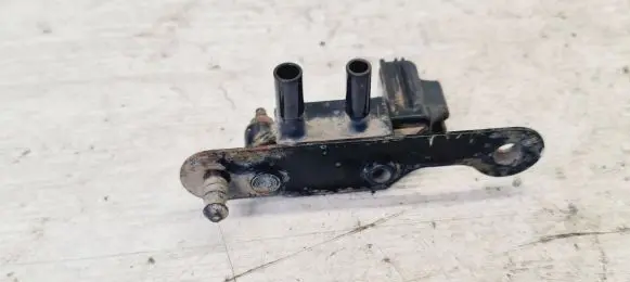 Ford Focus Exhaust gas pressure sensor AV615L200AA