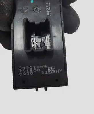Opel Insignia A Electric window control switch 13301889 211600