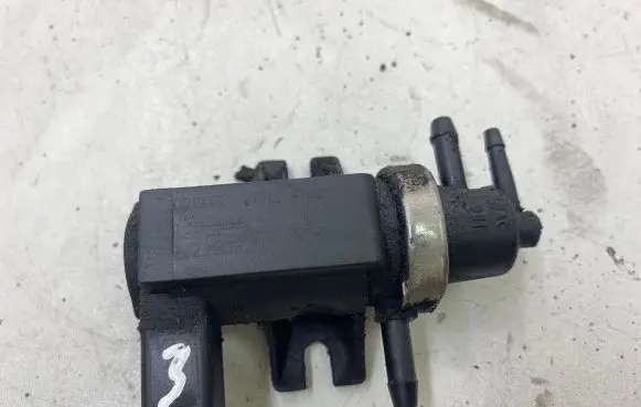 Volkswagen PASSAT B5.5 Vacuum valve 1J0906677
