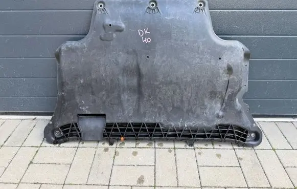 Volkswagen PASSAT B8 Engine splash shield/under tray 3Q0825901