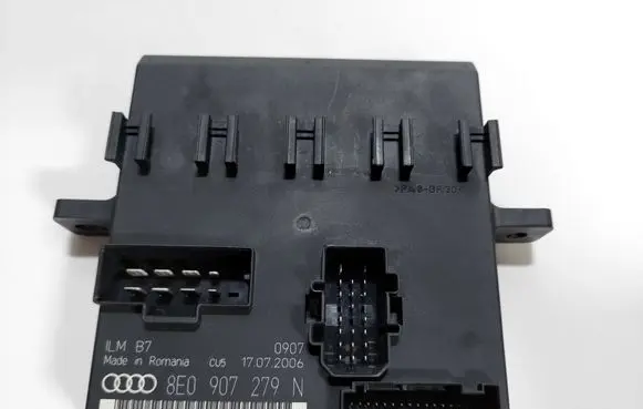 Audi A4 S4 B7 8E 8H Comfort/convenience module 8E0907279N