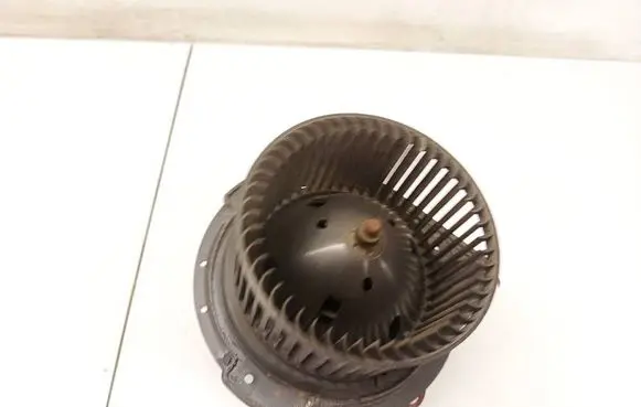 Volkswagen PASSAT B4 Heater fan/blower 833636
