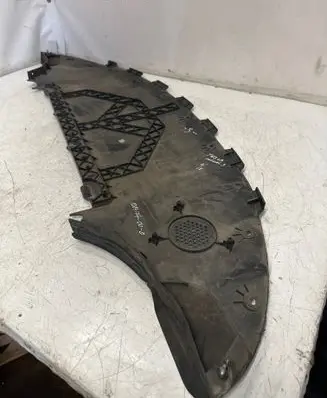 Tesla Model 3 Engine splash shield/under tray 136621