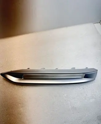 Front bumper splitter molding