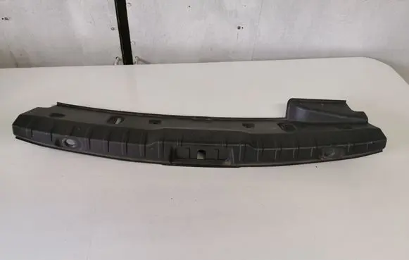 Trunk/boot sill cover protection