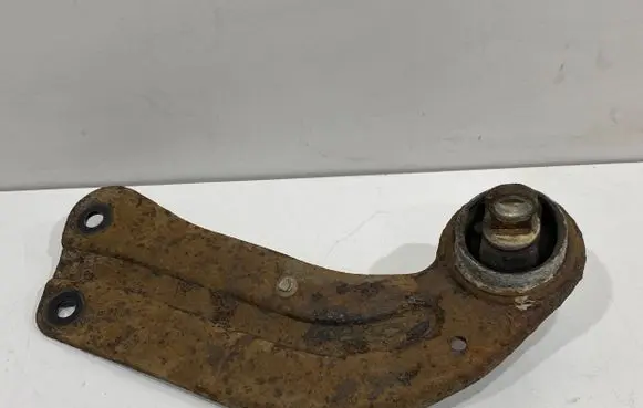 Rear control arm