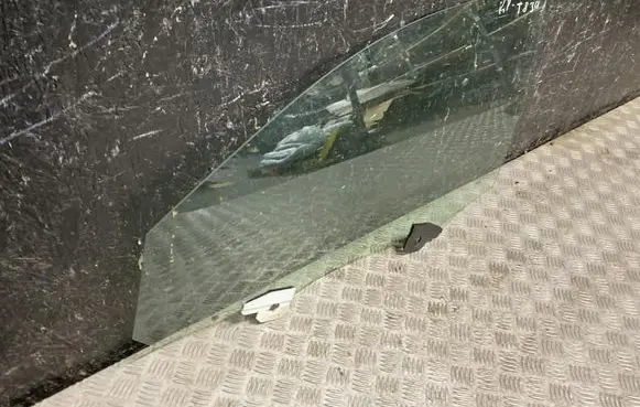 Opel Astra L Front door window glass four-door
