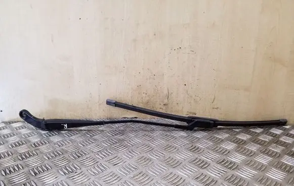 Front wiper blade arm