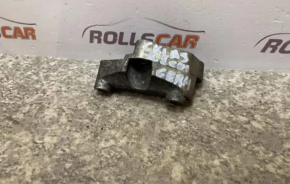 Mercedes-Benz C W203 Engine mounting bracket A6110782741