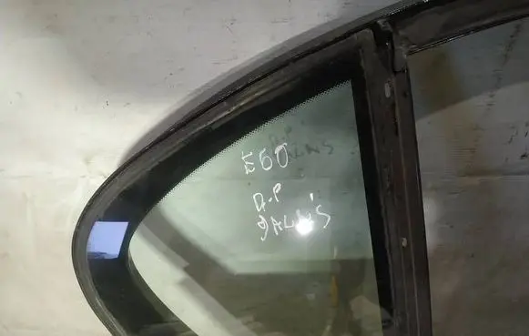 BMW 5 E60 E61 Rear vent window glass as2