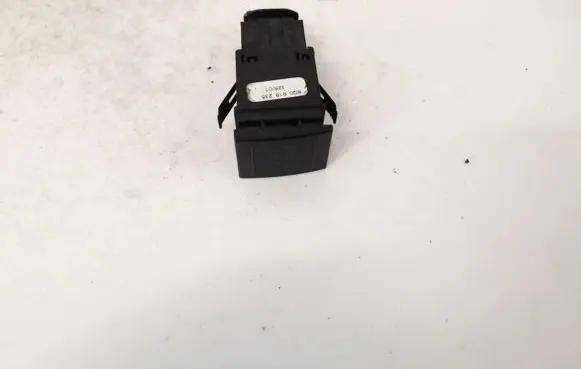 Passenger airbag on/off switch