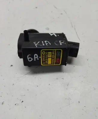 KIA Carens I Headlight washer pump OK2FB67483 0K2FB67483