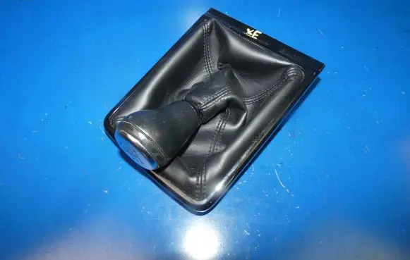 Jaguar XE Gear lever shifter trim leather/knob