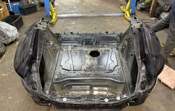 Porsche Taycan 9J1 Rear bodywork 