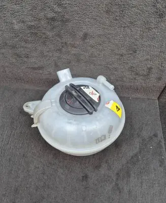 Audi Q7 4M Coolant expansion tank/reservoir 5Q0121407H 5Q0121407P