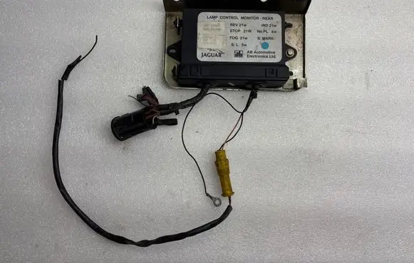Jaguar XJ X40 Hand brake control module 90889140 10922 DPC10923